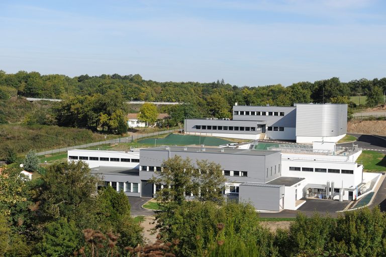 Stereau - Vue extérieure de l'usine de production d'eau potable de Graon (Vendée)