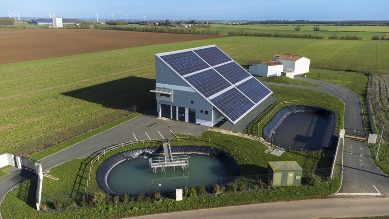 Vue aérienne de l'usine de production d'eau potable de Sainte-Germaine située à Luçon en Vendée. Une installation signée Stereau, entièrement réalisée en mode BIM (Building Information Modeling).