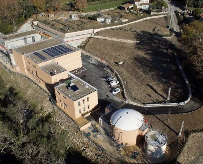 Vue aérienne de la station d'épuration de Vence (Alpes-Maritimes)